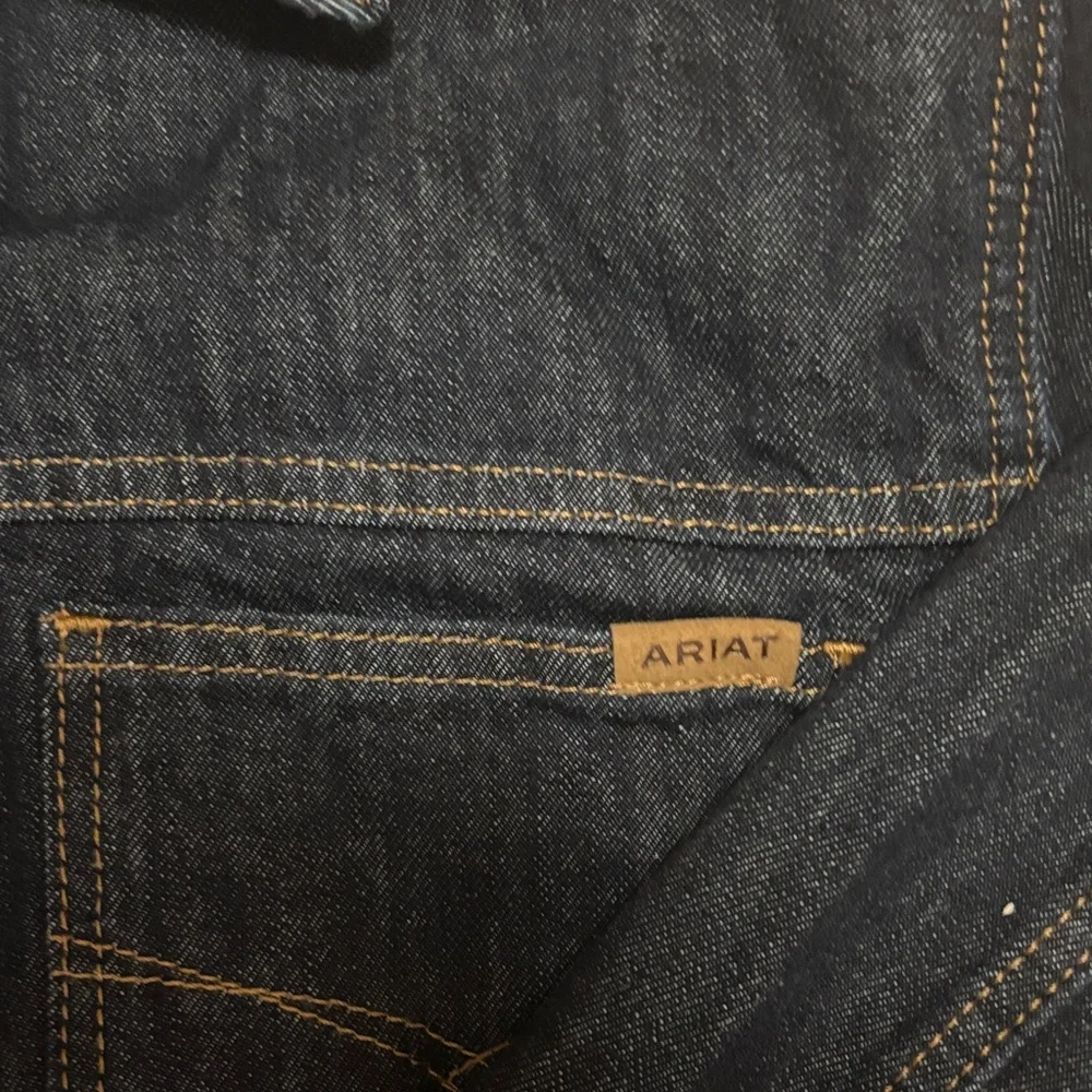 NWT Ariat Women's Cropped Jean Jacket - Picture 4 of 5